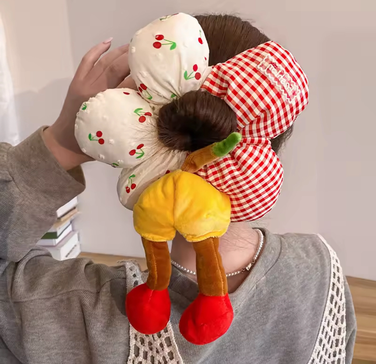 Kiraz ve Pötikare Detaylı Topuz Tokası