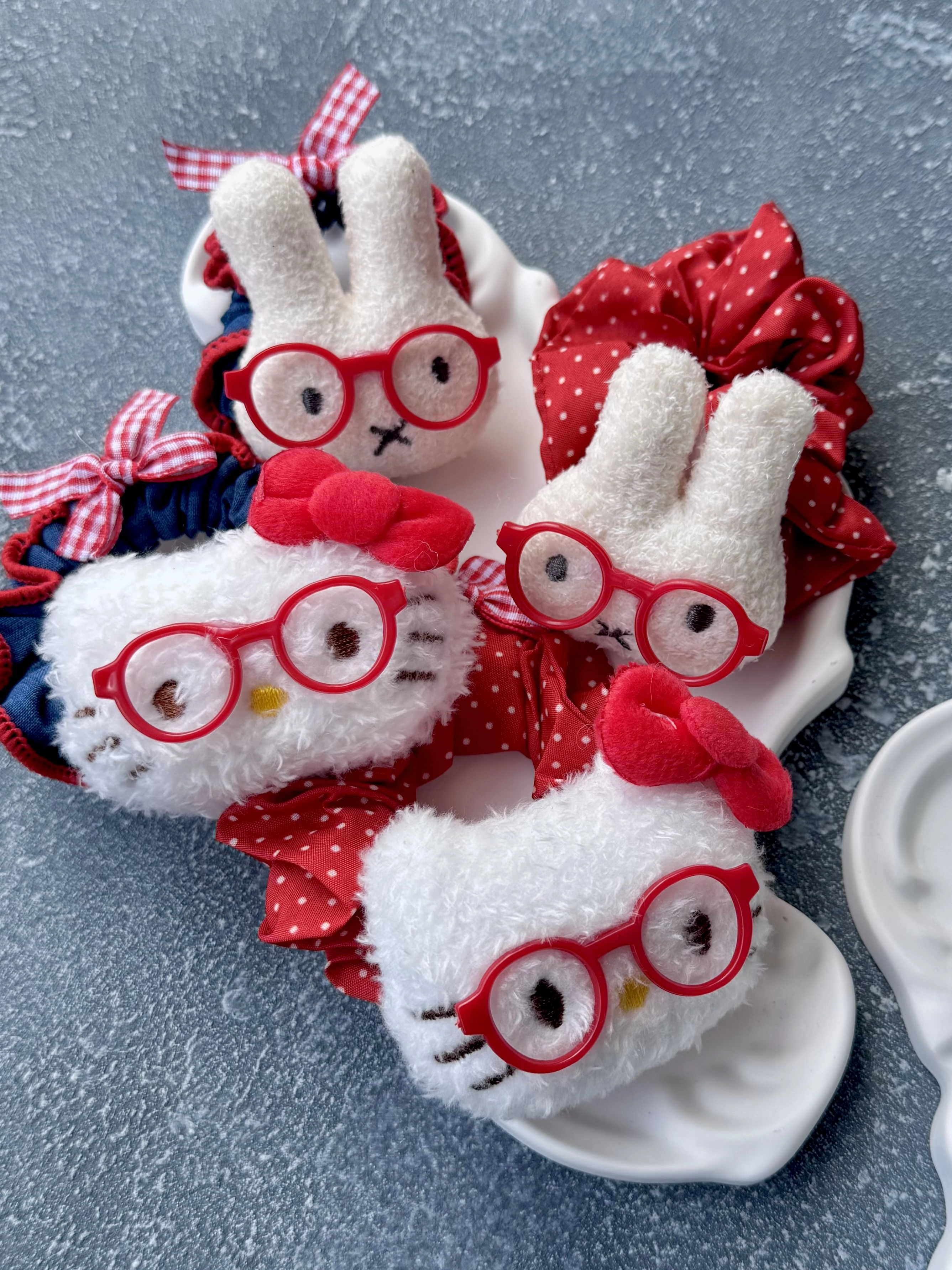 Gözlük Detaylı Hello Kitty & Tavşan Lastik